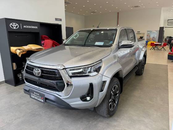 TOYOTA HILUX 2.8 D-4D TURBO DIESEL CD SRX PLUS 4X4 AUTOMÁTICO
